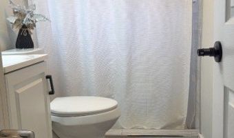 14 Cross St, Andover, NJ 07801