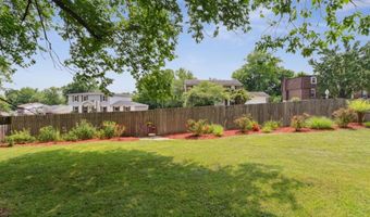 278 Oakleigh Woods Dr, Ballwin, MO 63011