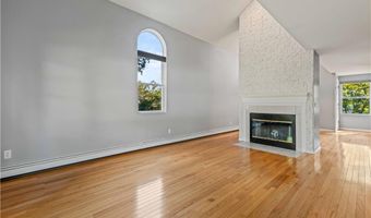 24 Smith St, Lincoln, RI 02865