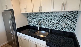 4390 LORCOM Ln 810, Arlington, VA 22207
