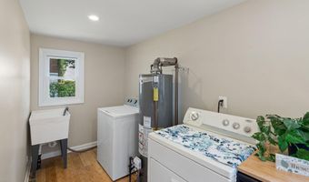 55 Oregon Ave, Middletown, NJ 07748