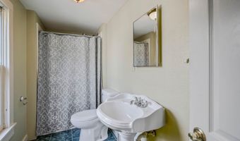 1614 Center St, Des Moines, IA 50314