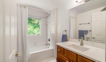 2736 Aspen Ct, Ann Arbor, MI 48108