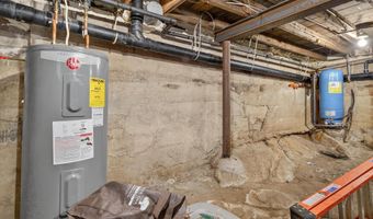 15 Hazen St, Chester, CT 06412