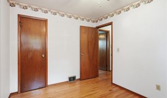 136 Cherry Ln, Burlington, VT 05401