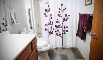 1907 Oak Tree Ln C, Austin, MN 55912