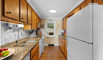 35 Greenwood Rd, Amherst, NH 03031