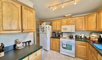 8 Windsor Dr, Alfred, ME 04002