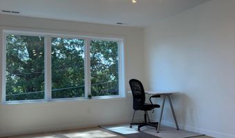 2011 N UPTON St, Arlington, VA 22207