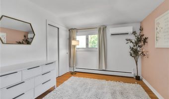 21 Tee Ct, Amherst, NY 14221
