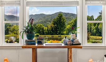 13 Ashley Rd, Asheville, NC 28805