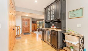 408 N Oak Ridge Rd, Brandon, SD 57005