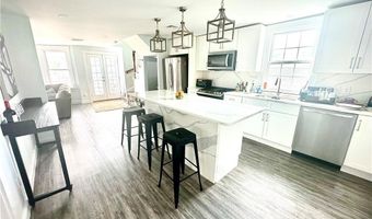 693 Thames St 2, Newport, RI 02840