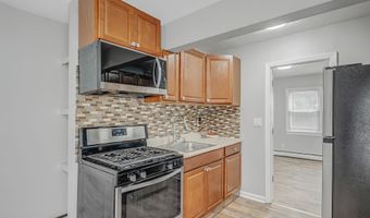 37 Park Ave 3, Amityville, NY 11701