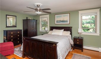 7 Boulevard E, Middletown, RI 02842