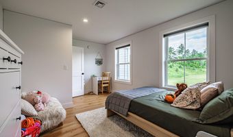 5 Goldfinch Dr, Falmouth, ME 04105