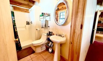 300 Round Up Ln, Bakersfield, MO 65609