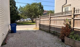 25 Marsh St, Newport, RI 02840