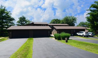 9925 Amanda Ln, Algonquin, IL 60102