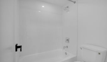 3701 N Country Club Dr 404, Aventura, FL 33180