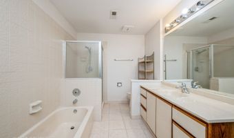1949 N Charter Point Dr, Arlington Heights, IL 60004