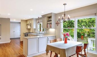 4 Fourth St, Barrington, RI 02806