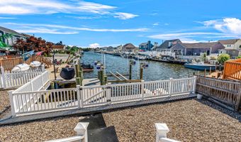 50 Yardarm Ct, Bayville, NJ 08721