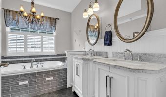 7 Woodlake Ct, Barnegat, NJ 08005