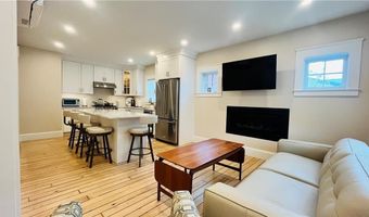 35 Memorial Blvd 1, Newport, RI 02840