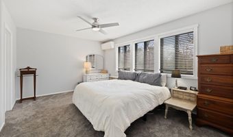 2 Roundhouse Rd 2, Bourne, MA 02532