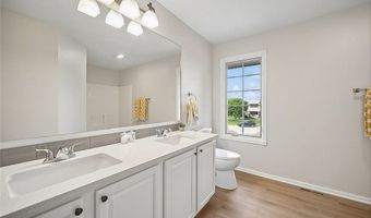 2205 Country Cove Ln, Altoona, IA 50009