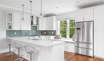 100 Algonquin Rd 5, Narragansett, RI 02882