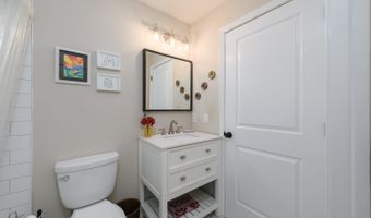 816 Wedgewood Cir, Belford, NJ 07718
