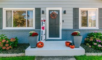 911 Lloyd Ave, Aurora, OH 44202