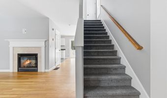 6 Mulberry Ln, Amherst, NH 03031