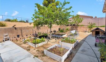 19420 Red Feather Rd, Apple Valley, CA 92307