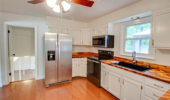 9024 Oakridge Dr, Alton, IL 62002