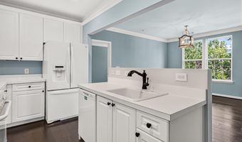 4950 BRENMAN PARK Dr 308, Alexandria, VA 22304