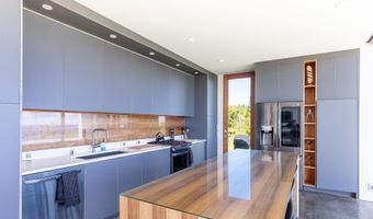 454 Hoolawa Rd, Haiku, HI 96708