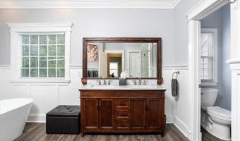 6 Sleepy Hollow Ct, Allentown, NJ 08501