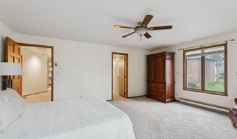 2213 SUNRISE Dr, Appleton, WI 54914