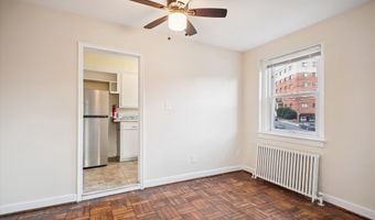 2040 N VERMONT St 105, Arlington, VA 22207