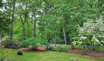 29 Beaver Ln, Bedford, NH 03110