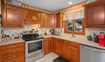 216 Elliot Dr, Colchester, CT 06415