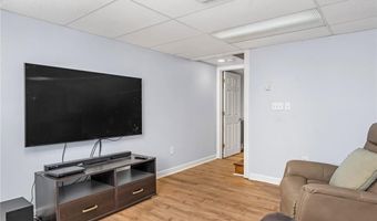 33 Upland Way, Barrington, RI 02806