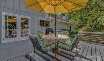 5 Fairway Dr, Arden, NC 28704