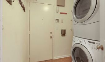 2060 N Charter Point Dr, Arlington Heights, IL 60004