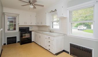 14 Dexter St, Newport, RI 02840