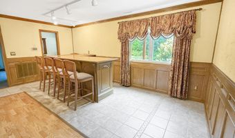 6 Westchester Dr, Albany, NY 12205