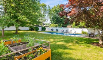 29 Grey Meadow Dr, Burlington, VT 05408